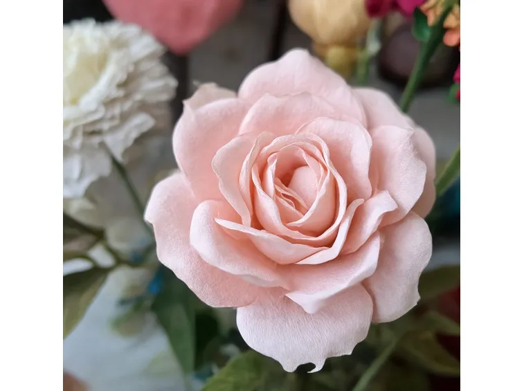 Rose di carta crespa