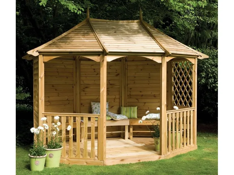 Gazebo costruito in legno.