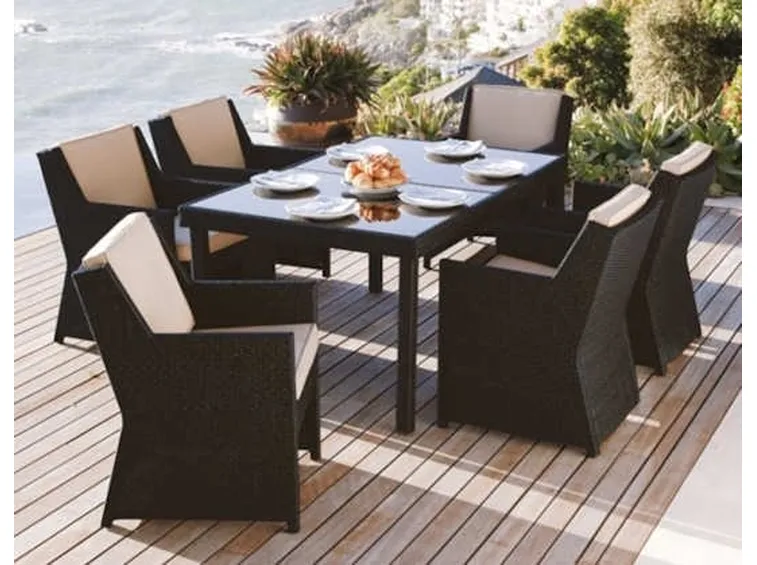 Tavolo e sedie da giardino: un classico per l'arredamento da esterno