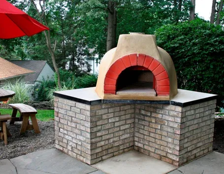 Forno a legna in mattoni.