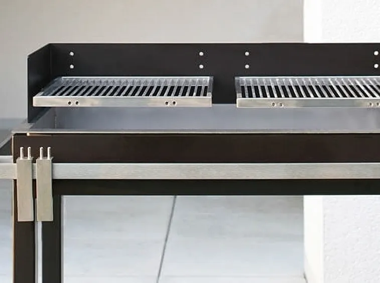 Barbecue a carbonella di grandi dimensioni