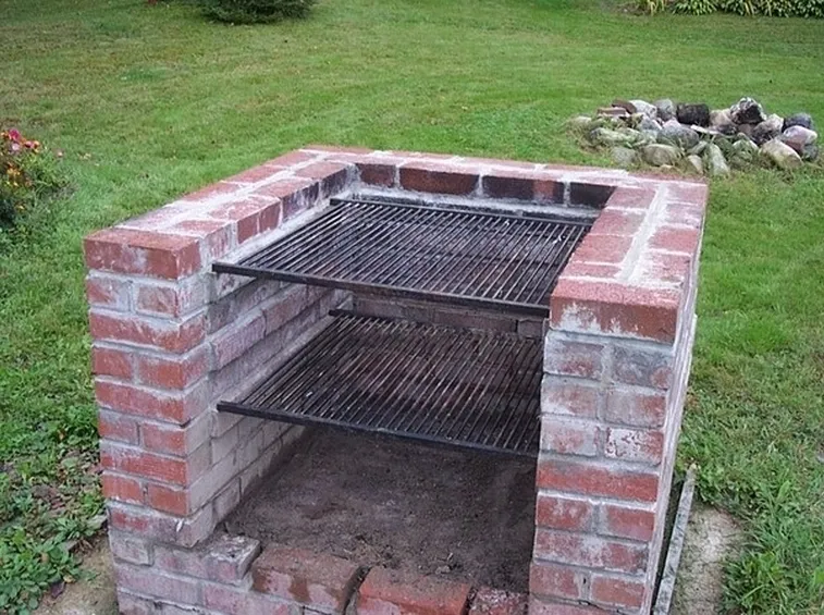 Un semplice ma efficace barbecue in muratura