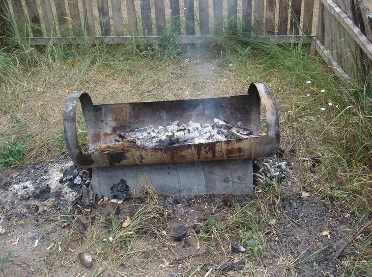 Una versione rudimentale del fondo del barbecue