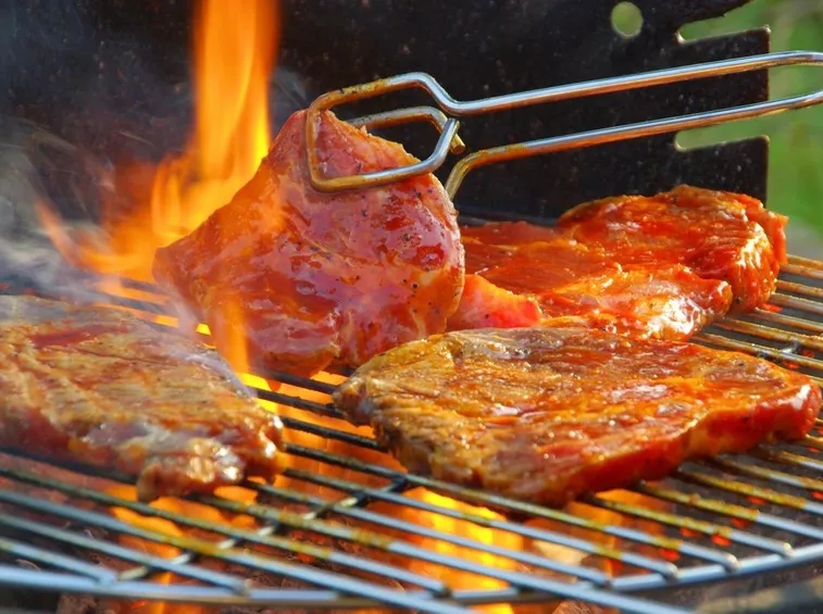 La costruzione del barbecue nelle fasi finali