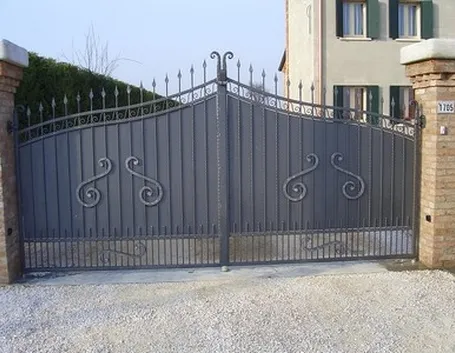 cancello in ferro battuto