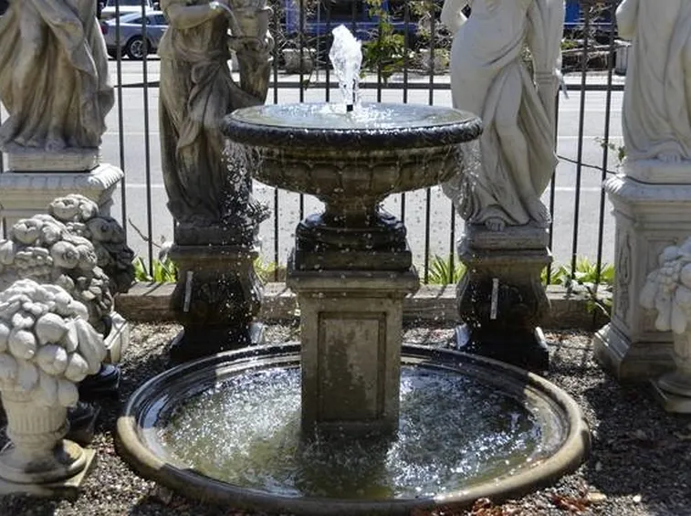 Fontana da giardino in cemento