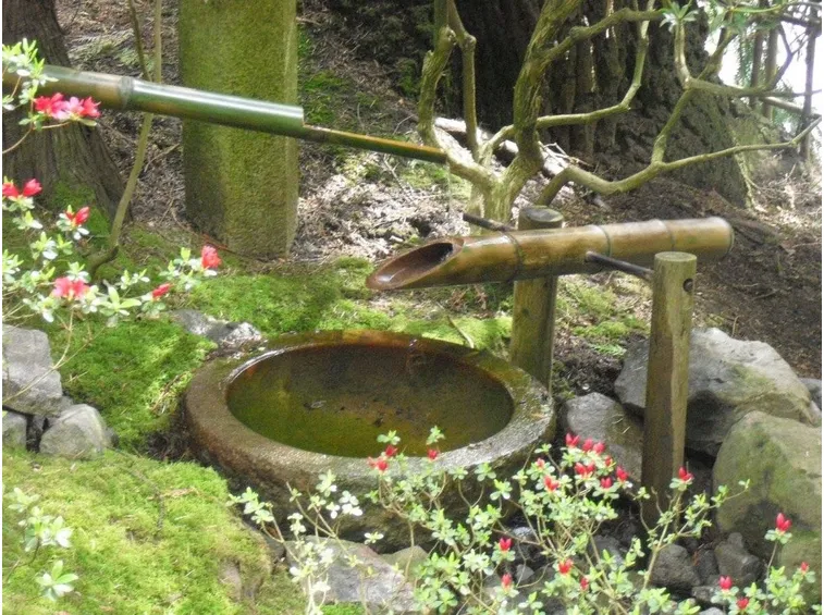 Fontanella tipo zen in pietra e bambù