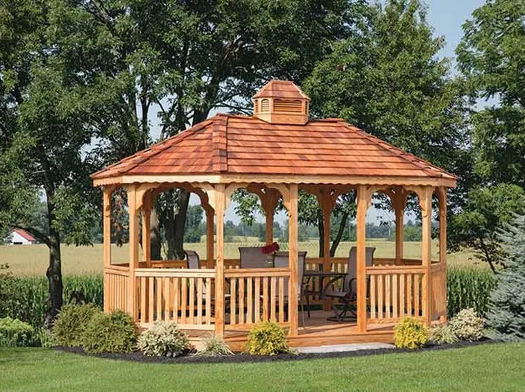 gazebo legno sedie