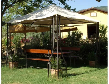 Tipico gazebo in ferro battuto