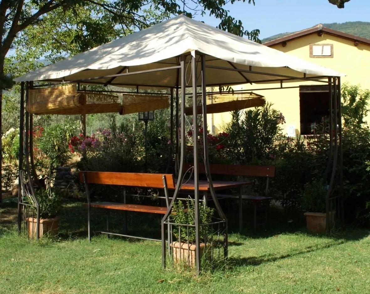 Tipico gazebo in ferro battuto