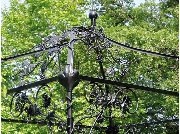 particolare gazebo ferro battuto