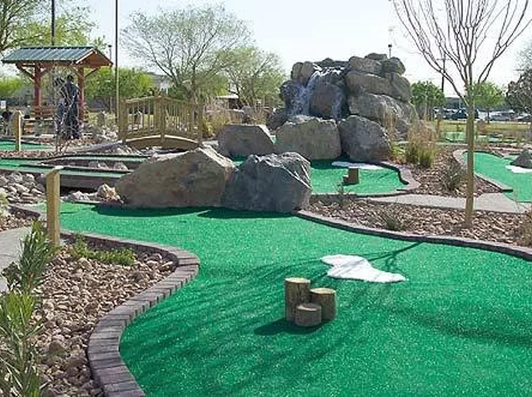 Un esempio di mini golf.