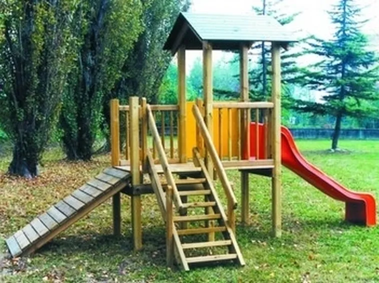 scivolo in legno