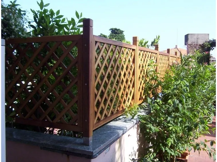 Griglie in legno per giardino facili da realizzare