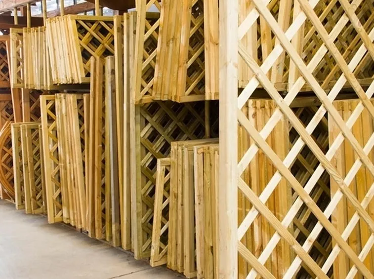 Vasta scelta di griglie in legno per giardino