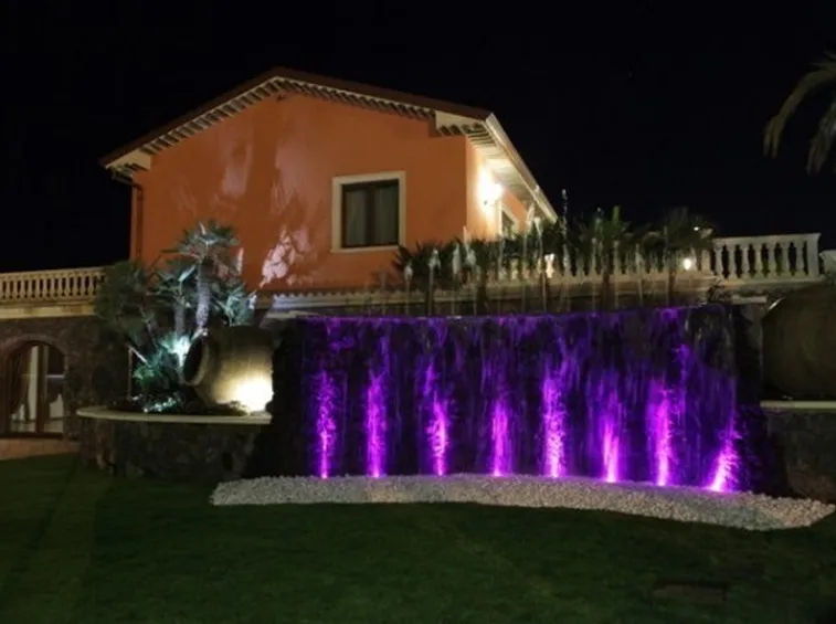 luci da giardino colorate