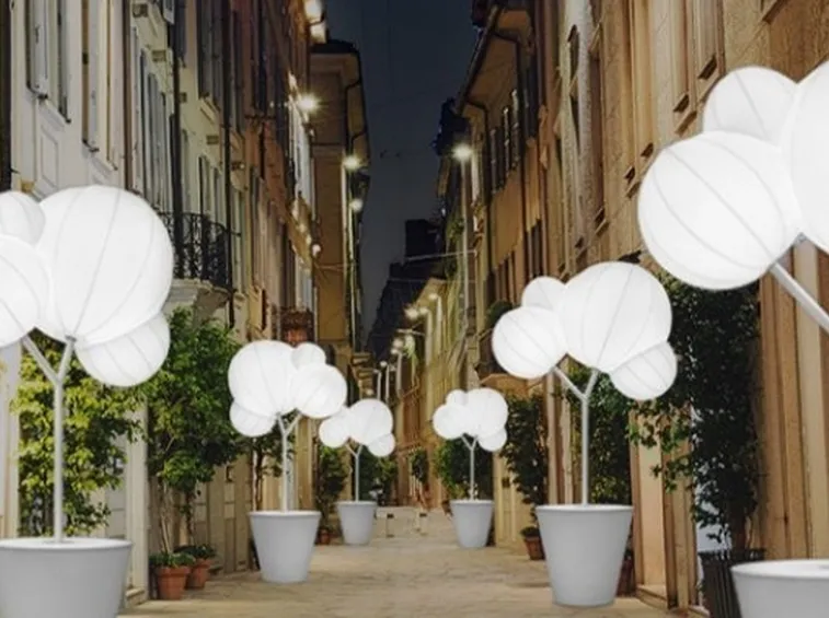 luci da giardino nei vasi