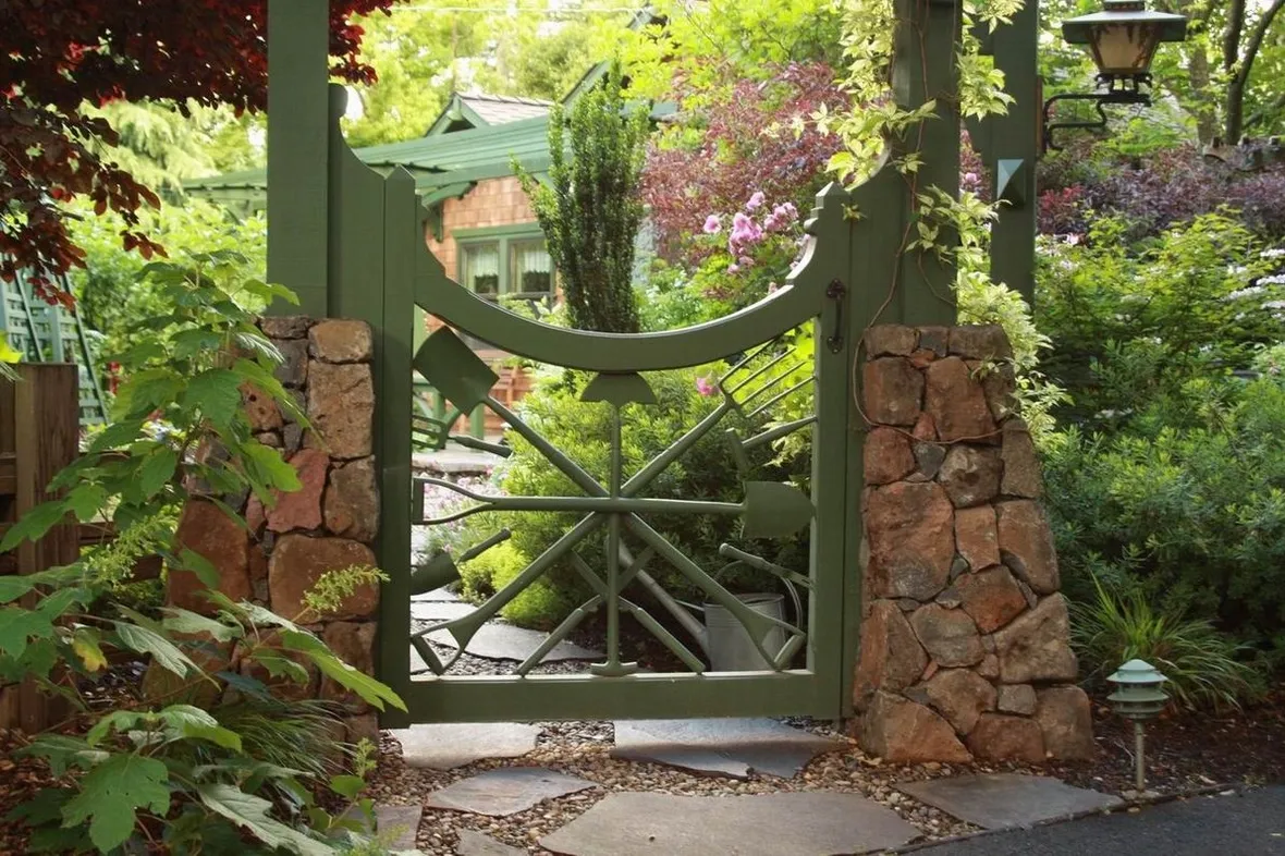 Cancello d'ingresso al giardino