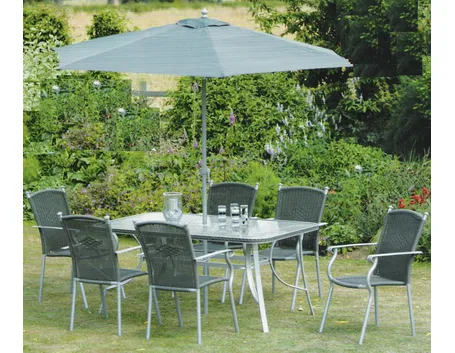Un elegante set da giardino