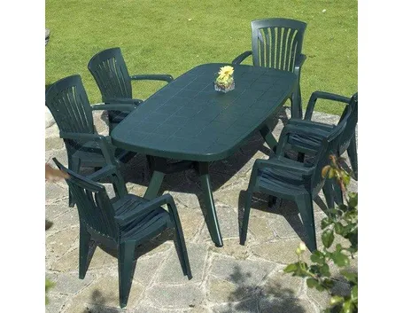 Mobili da giardino in plastica rigida.