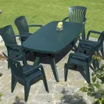 Mobili da giardino in plastica rigida.