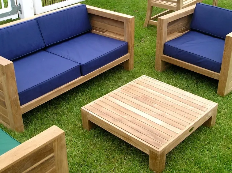 Divani da giardino in legno