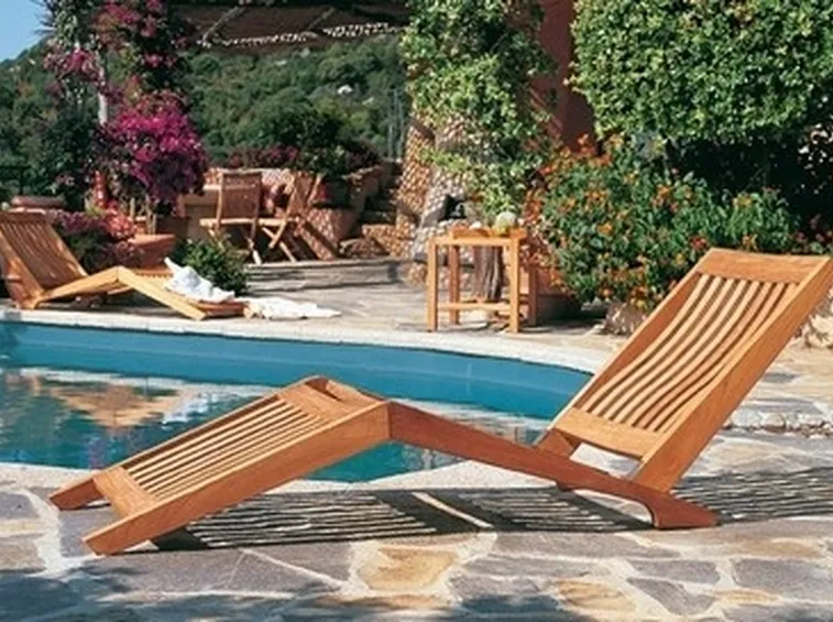 chaise longue da giardino in legno