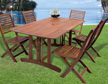 Set tavolo e sedie in legno da giardino