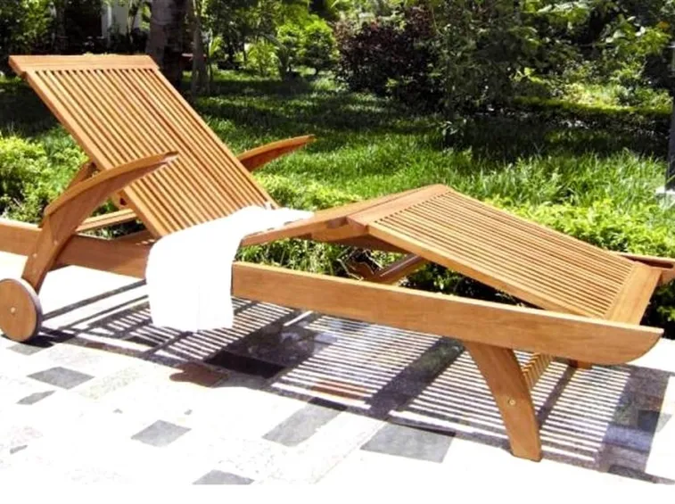 Lettino da esterno in legno