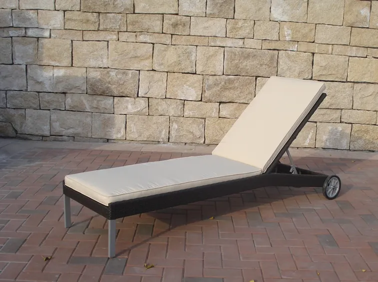 Lettino in rattan