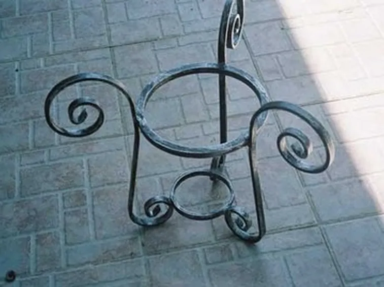 porta vaso in ferro battuto