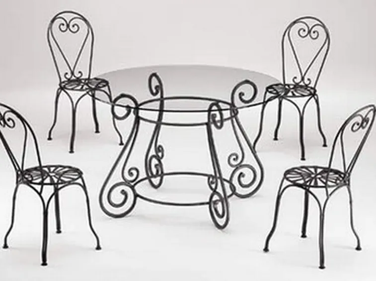 elegante tavolo da giardino in ferro