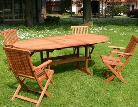 tavolo da giardino in legno