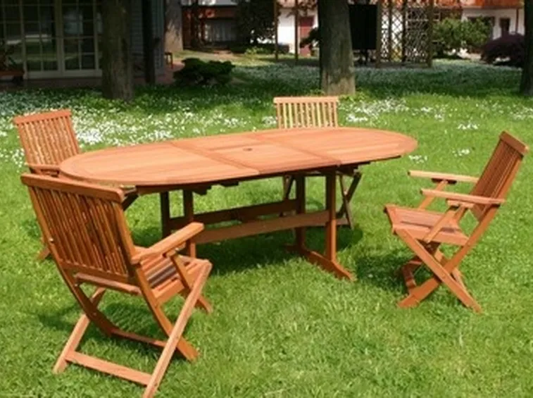 tavolo da giardino in legno