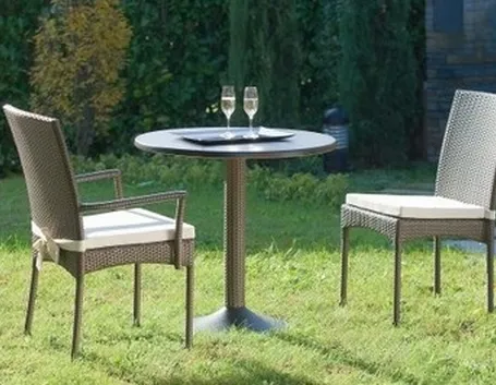 tavolo da giardino elegante