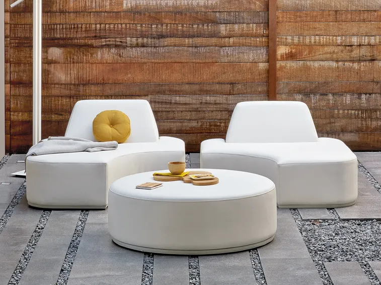 Raffinata eleganza e comodità per questo set da giardino