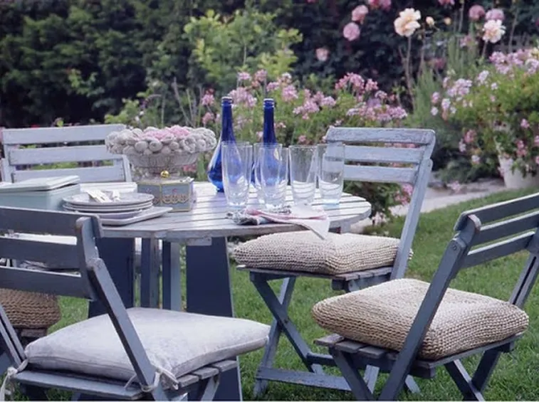 Giardino arredato