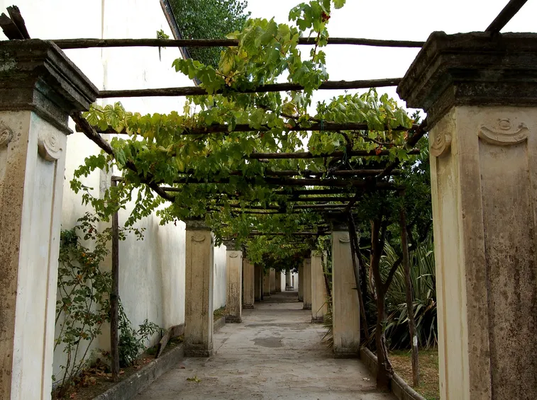 Pergolato in muratura e legno