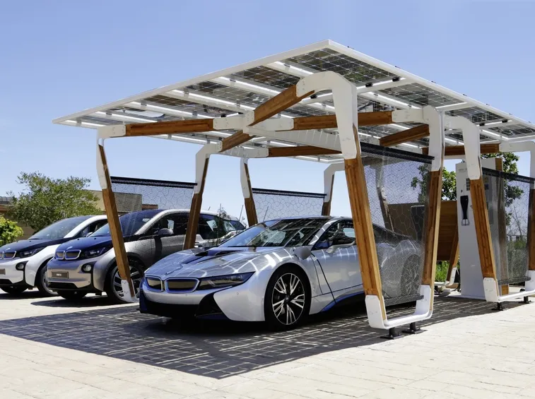 pensilina fotovoltaica in legno per auto elettrica