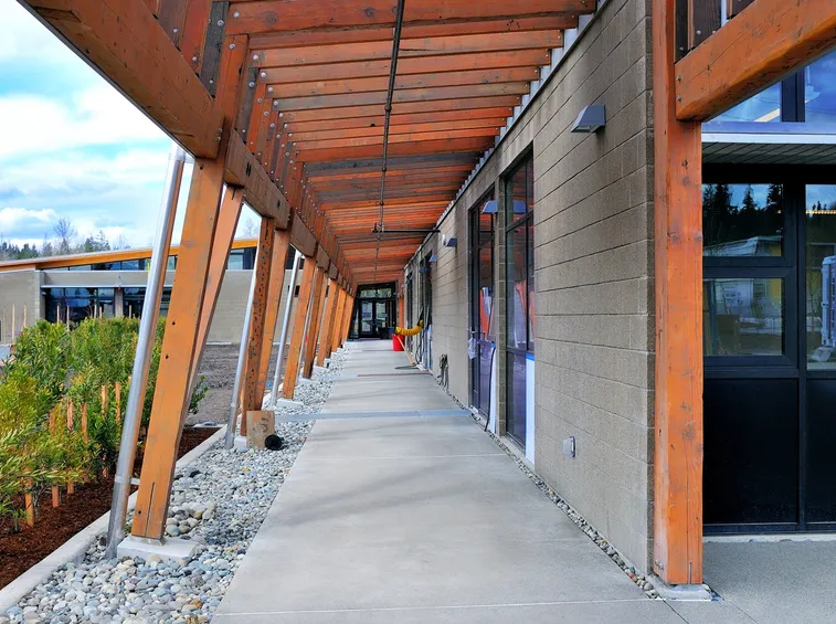 pensilina fotovoltaica in legno al Brightwater Center di Seattle