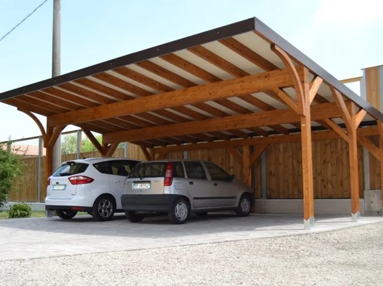 Pensilina in legno per auto