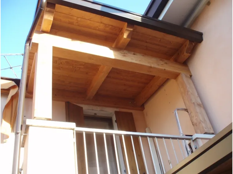 Tettoia in legno