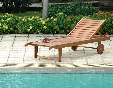 lettino da piscina legno