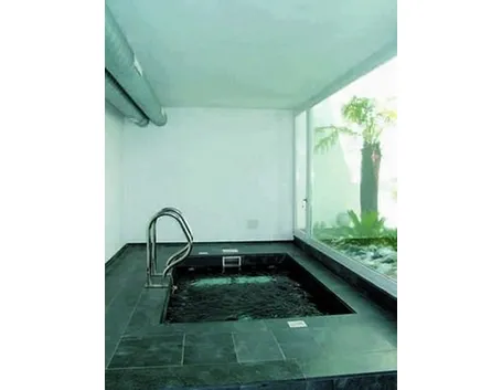 piscina coperta in marmo