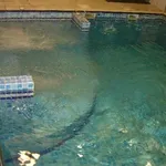 piscina interna con idromassaggio