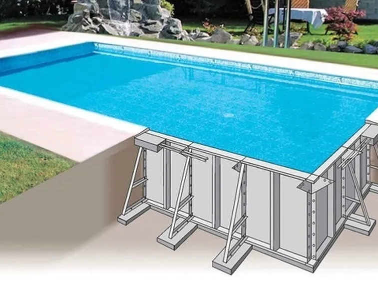 Visione interna di una piscina interrata.