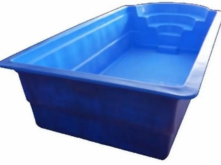 piscina in plastica rigida