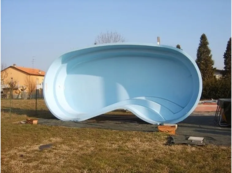 piscina in vetroresina interrata