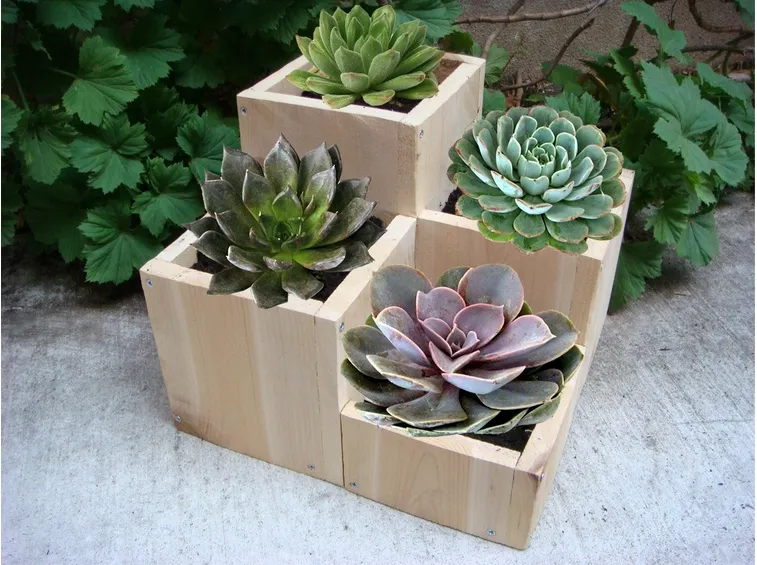 Originale fioriera in legno