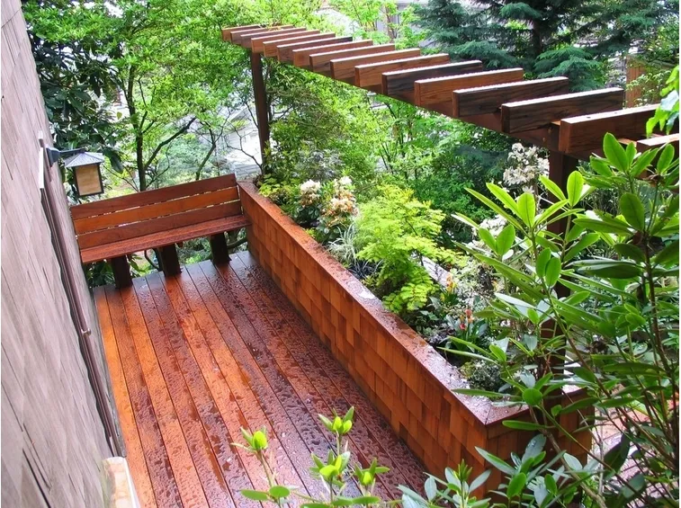 fioriera da balcone in legno